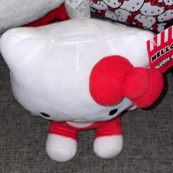 24HR DROP ⬇️ 4PC Hello Kitty Valentines Day Bundle - Picture 3 of 11